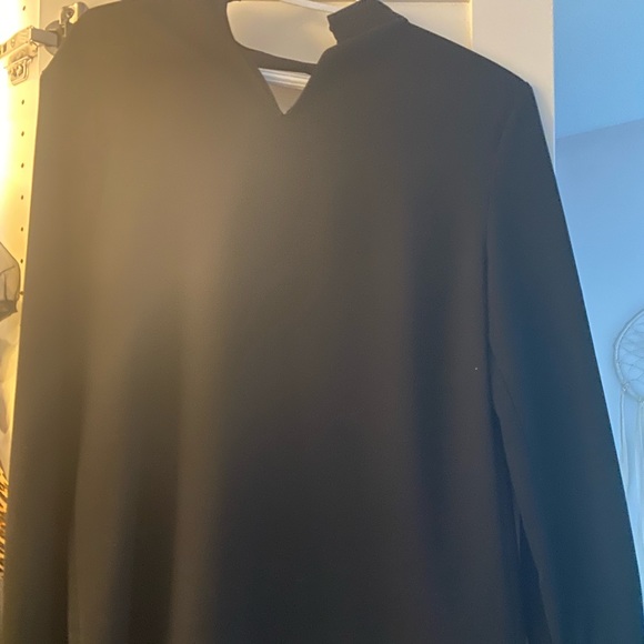 High neck cut out long sleeve blouse - Picture 2 of 3